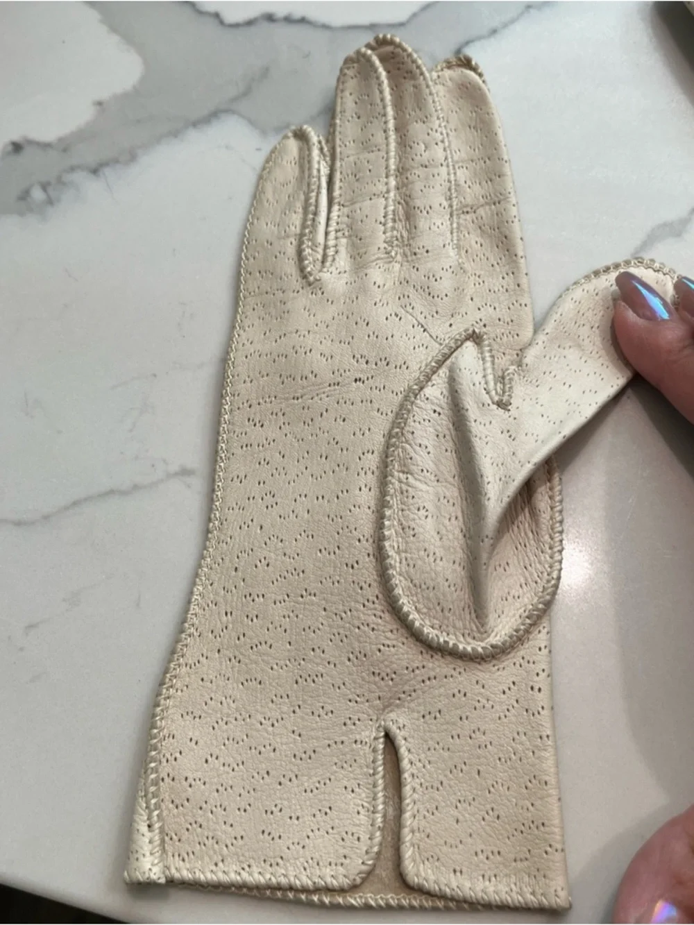 Deerskin Women's Cream Leather Perforated Gloves Size 7 Chic Classic